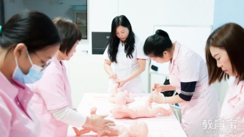 育婴师上门服务：揭秘专业流程与规范**