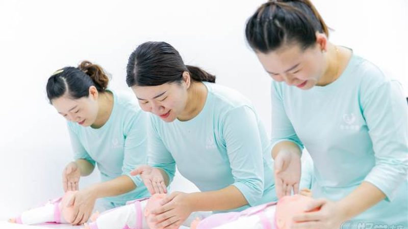 月子中心新生儿夜间护理模式揭秘：如何守护宝宝一夜安睡